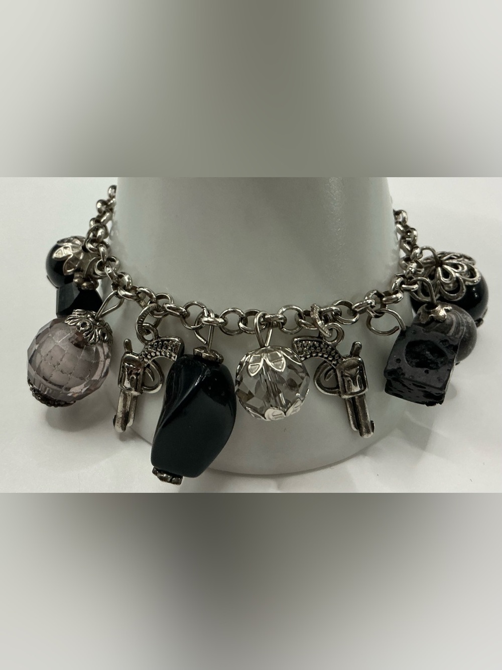 JACQUEL PISTOLS GUNS AND BEAD BLACK AND SILVER TONE TONE CHARM BRACELET